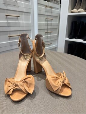 Vince Camuto Tan Bow Block Heel Sandals Sample size 7